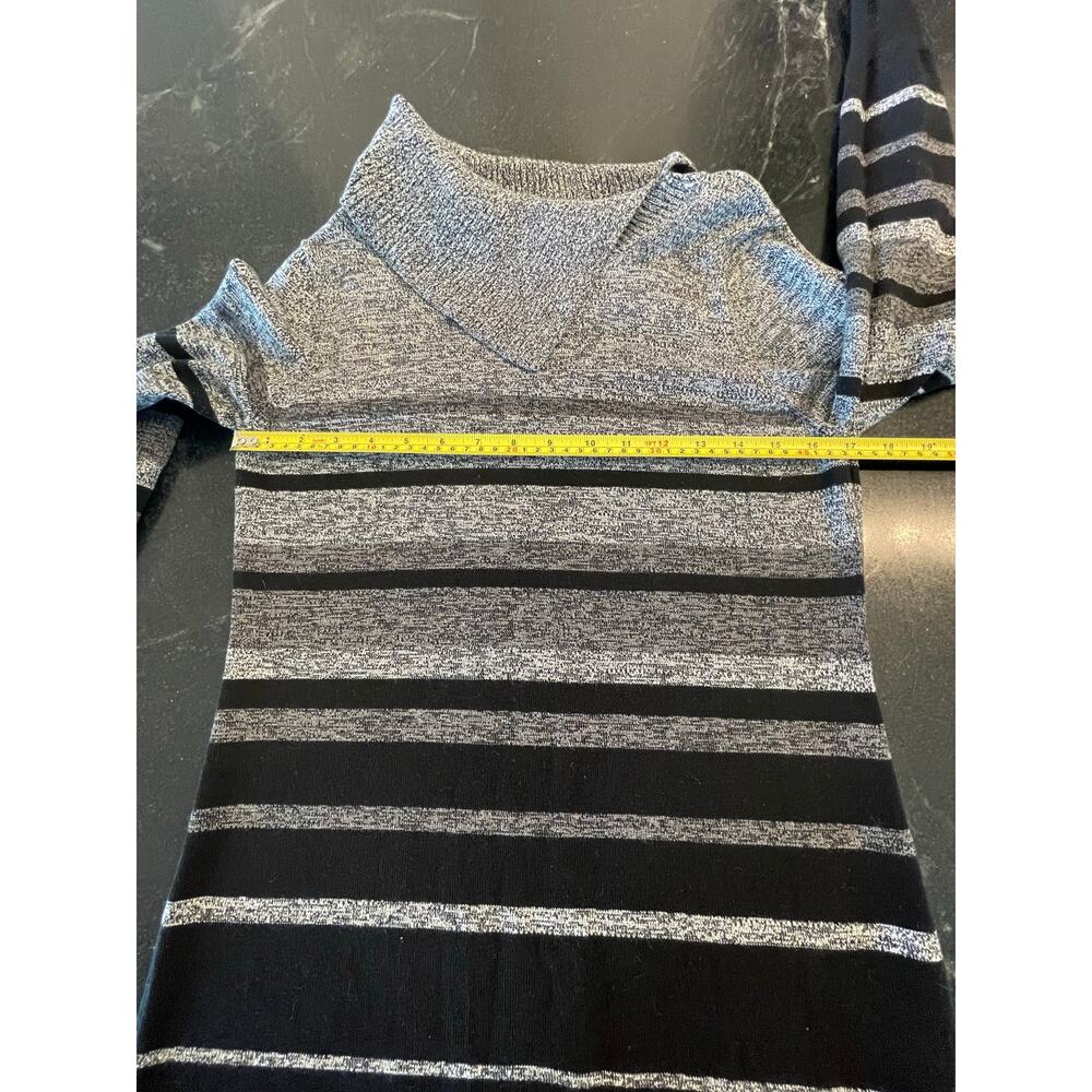 Roz & Ali long sleeved split cowl neck black and gray striped sweater Med - Picture 9 of 9